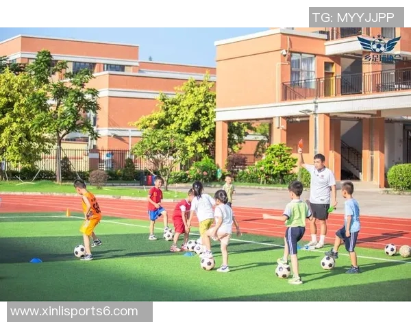 足球长袜的选择与搭配技巧让你在赛场上尽显风采与舒适体验 足球长袜的选择与搭配技巧让你在赛场上尽显风采与舒适体验